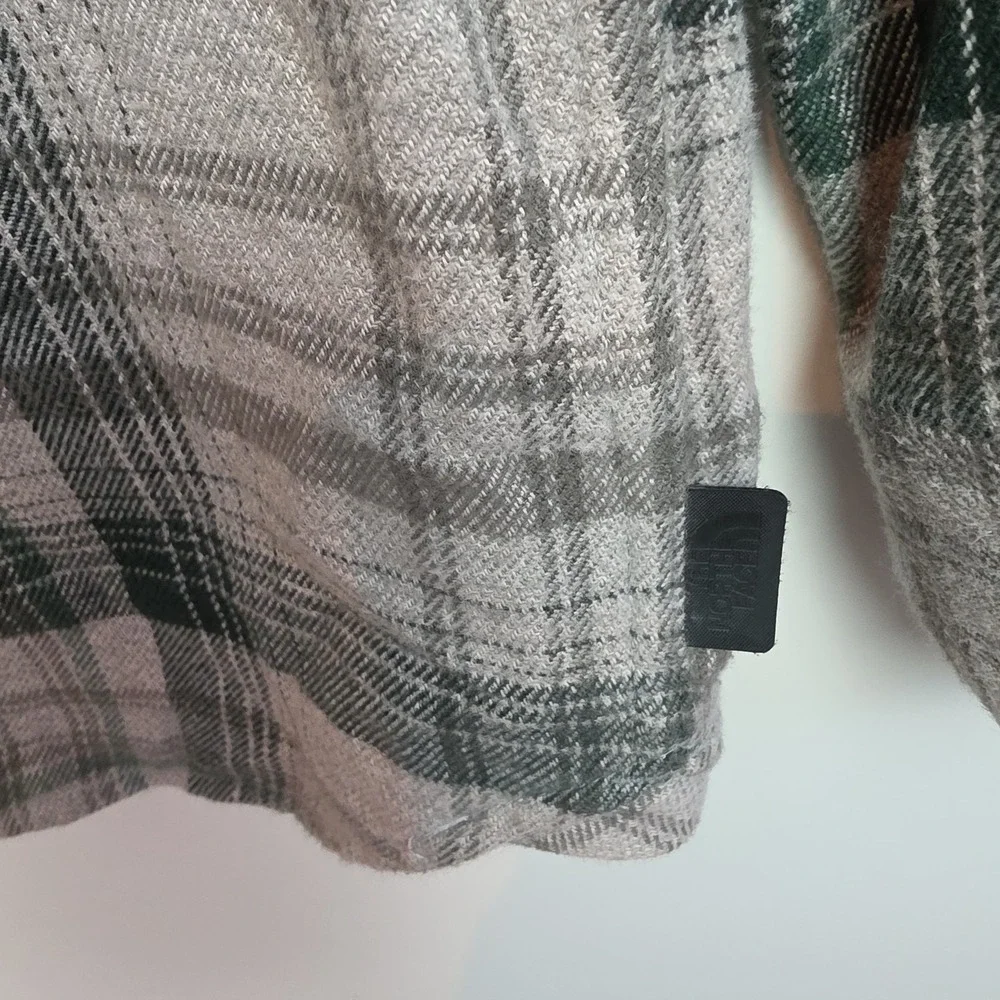 The North‎ Face Button-Up Flannel Shirt Men's L Tan/Green Plaid Long Sleeves